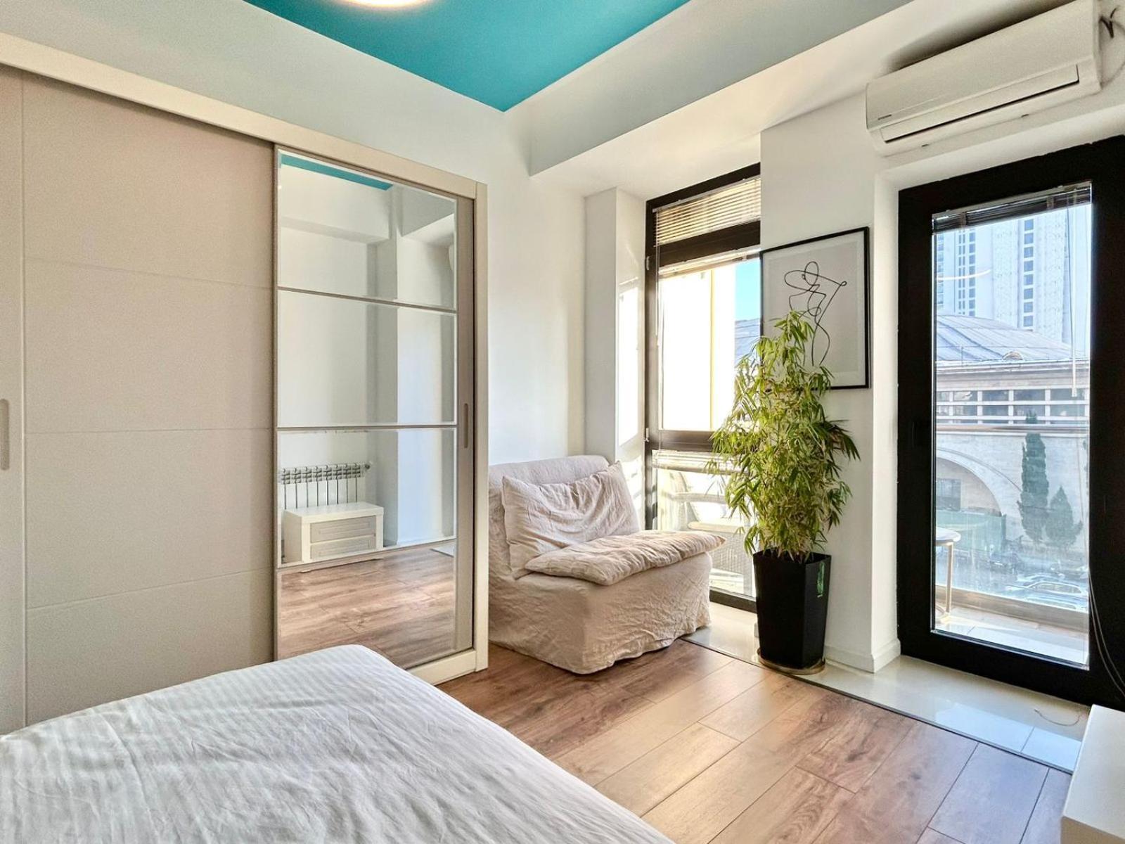 City Center - Next To Holiday Inn -2Br Apartment Tbilissi Extérieur photo